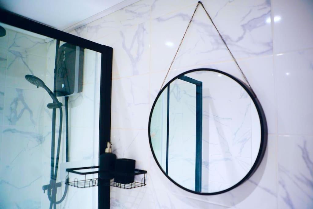 Perfect 1 Bed Apartment Sleeps 5 1 Kingsize Bed 1 Double Sofabed One Single Mattress Free Parking Wifi Good Transport Network Shopping Holiday Makers Families Contractors In North London Enfield Zewnętrze zdjęcie